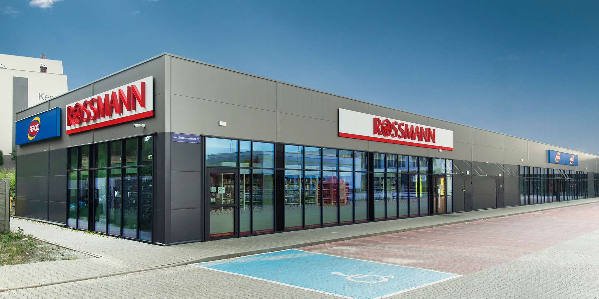 Retail pavilion Rossmann Sosnowiec made of Paneltech PIR-S sandwich panel