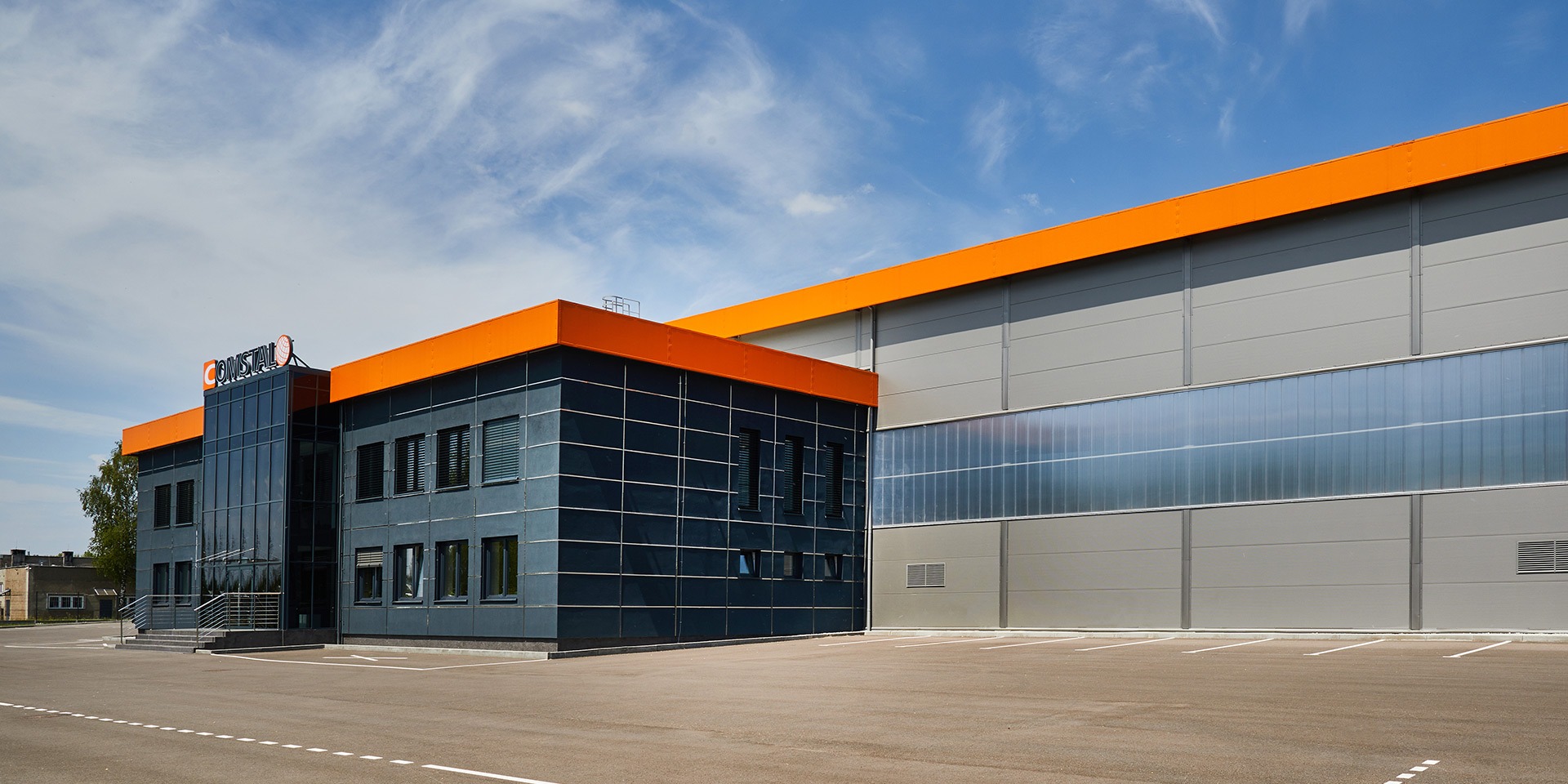 Comstal storage hall made of Paneltech PIR-S and PUR-D sandwich panels