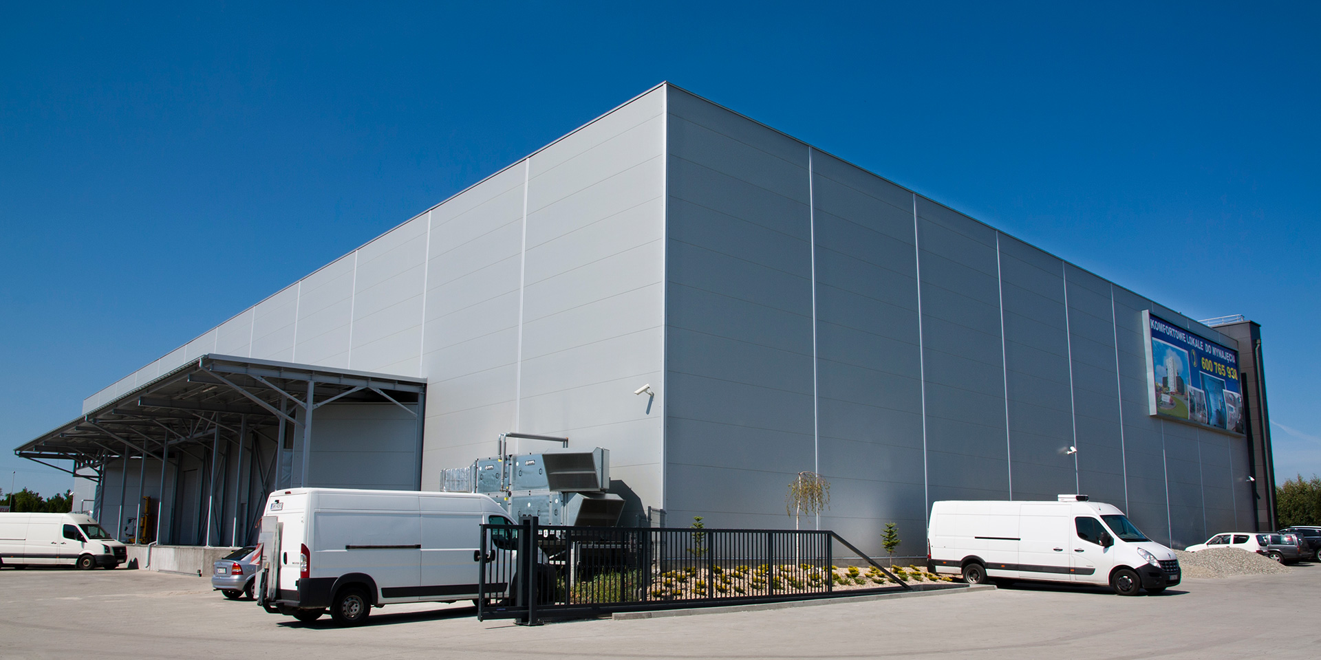 Warehouse steel hall Jastrzębie made of Paneltech PIR-SU sandwich panel