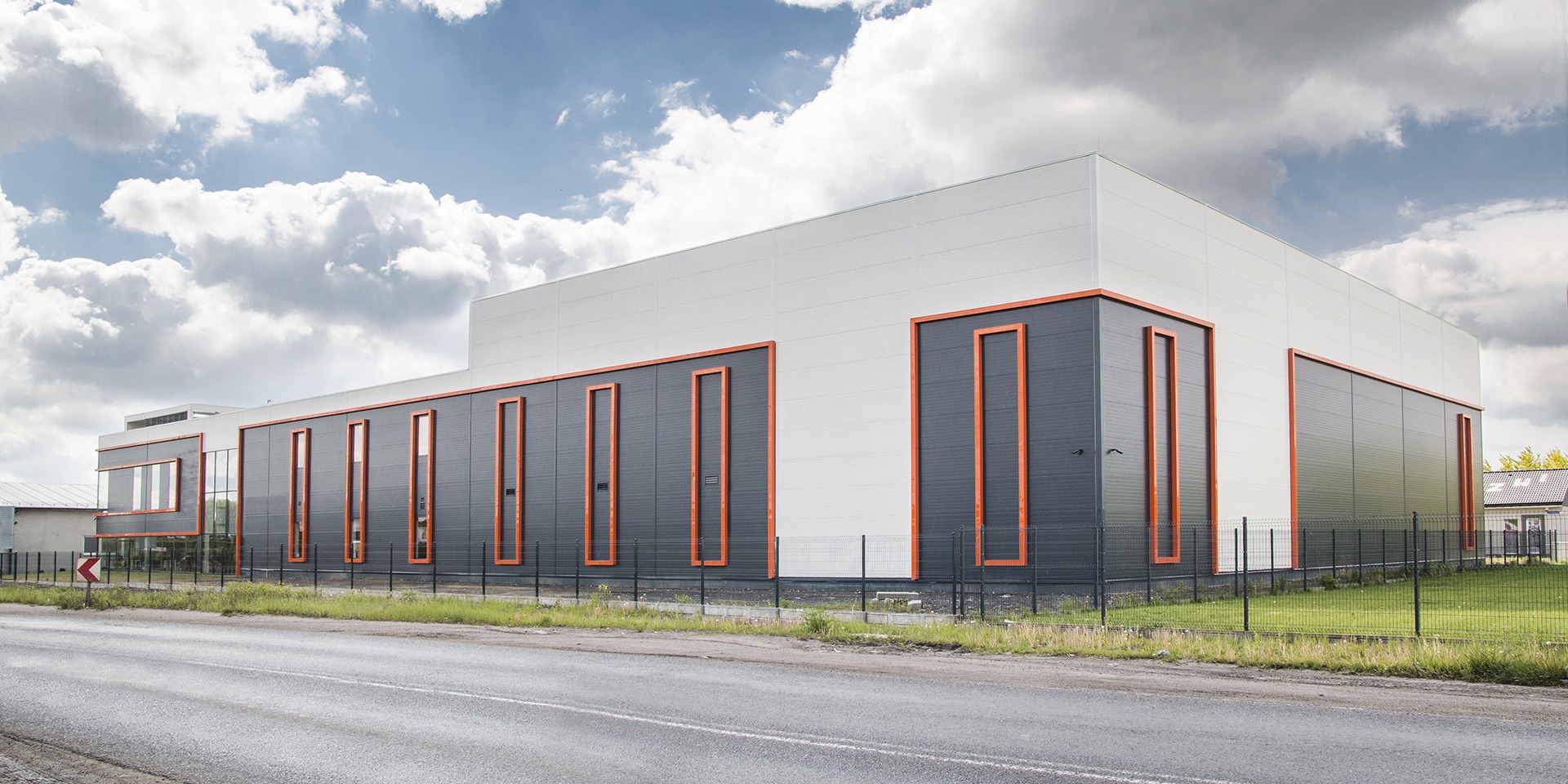 Cora steel warehouse with Paneltech PIR-S sandwich panels