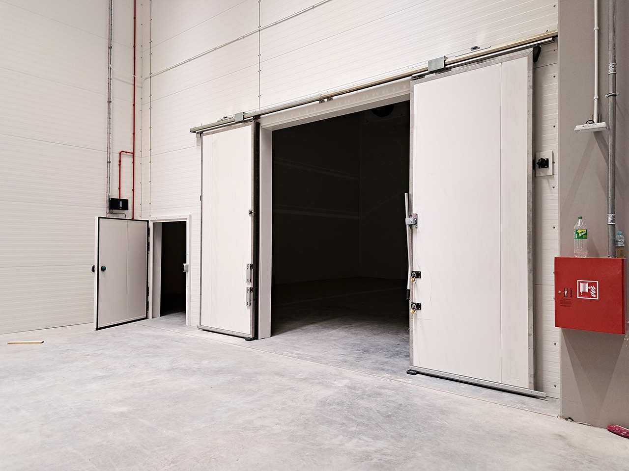 Paneltech refrigerated and freezer sliding industrial doors