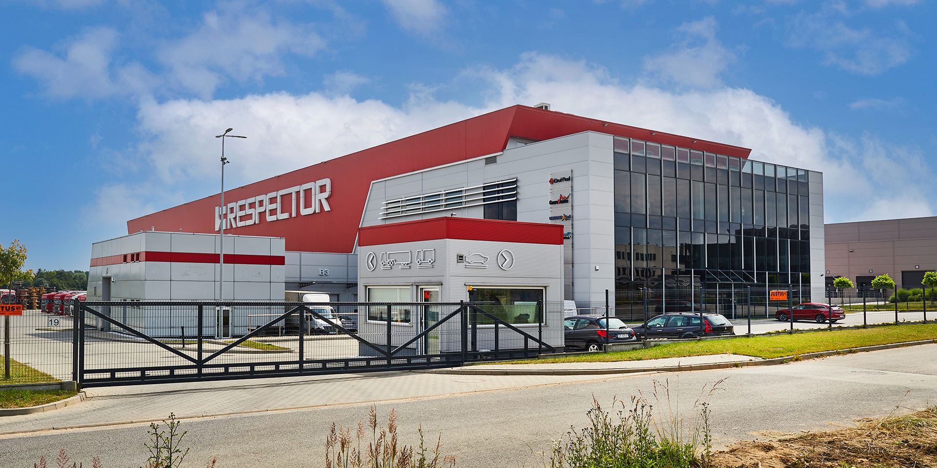 Respector logistics centre with Paneltech cassettes and sandwich panels