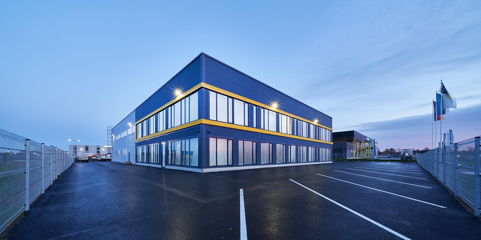 Office and warehouse hall Leonhard Weiss Tallinn Estonia made of Paneltech PIR-CH sandwich panel